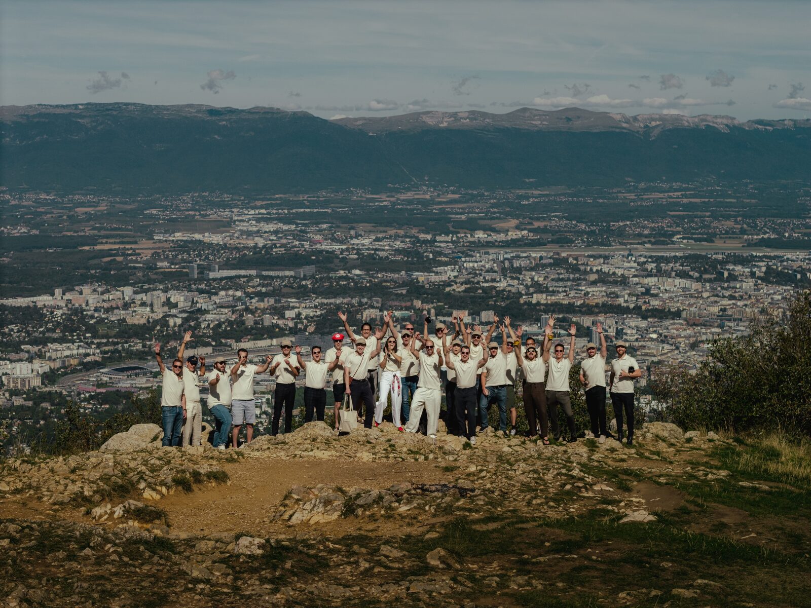 Rallye participants overlooking Geneva